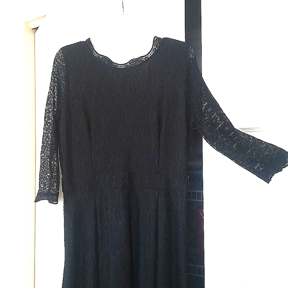 Gorgeous, versatile black dress!